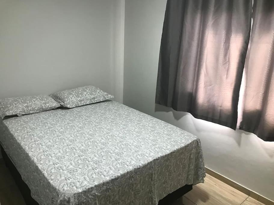 Casa com 2 quartos agradáveis com ar condicionado Foz do Iguaçu Exterior foto